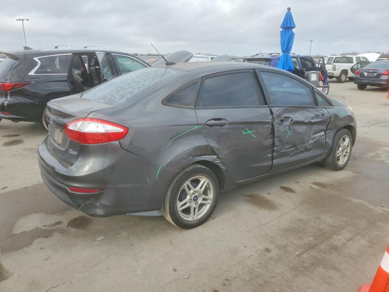 2018 FORD FIESTA SE photo 3
