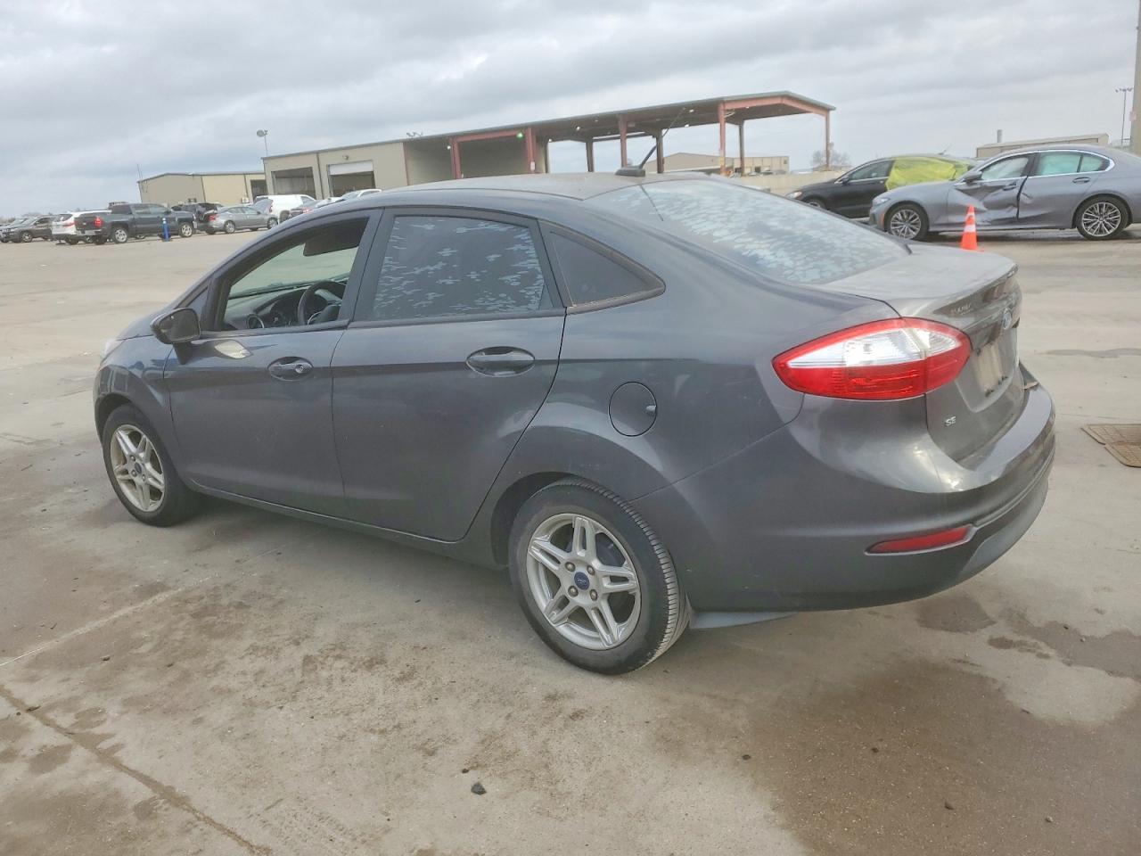 2018 FORD FIESTA SE photo 2