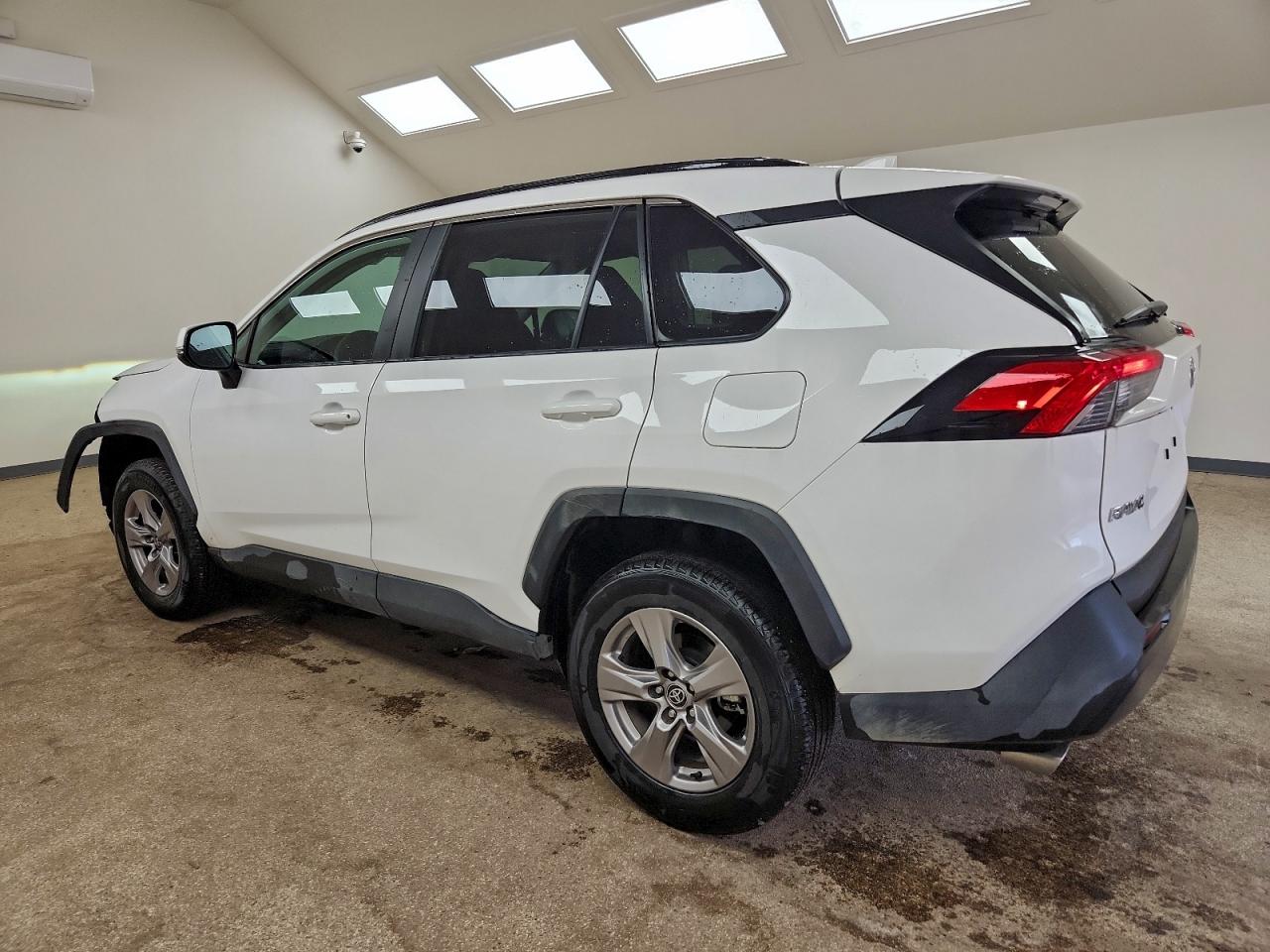 2025 TOYOTA RAV4 XLE photo 2