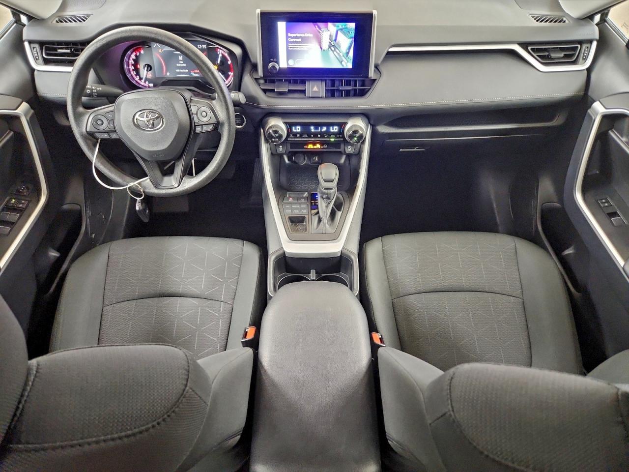 2025 TOYOTA RAV4 XLE photo 8