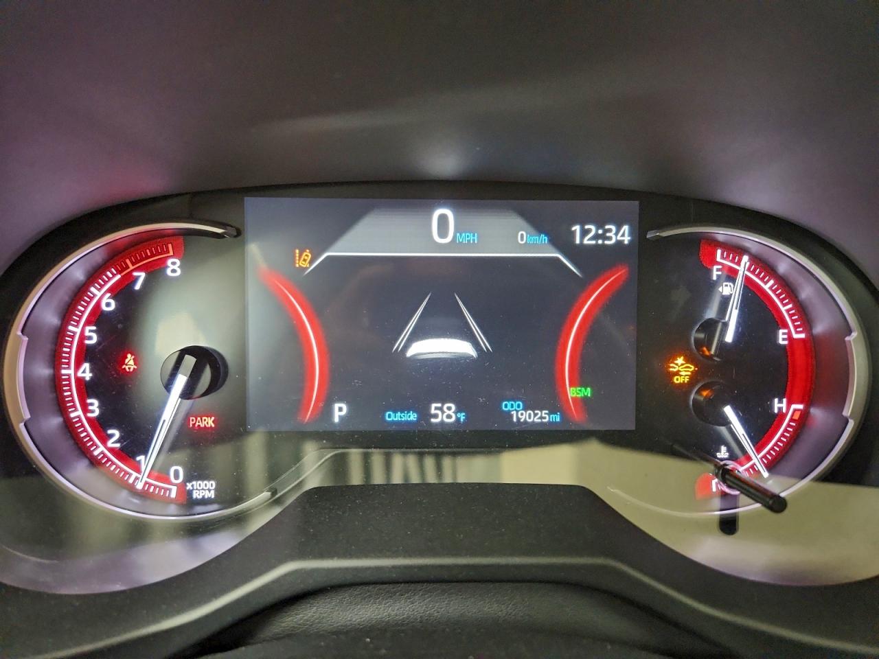 2025 TOYOTA RAV4 XLE photo 9