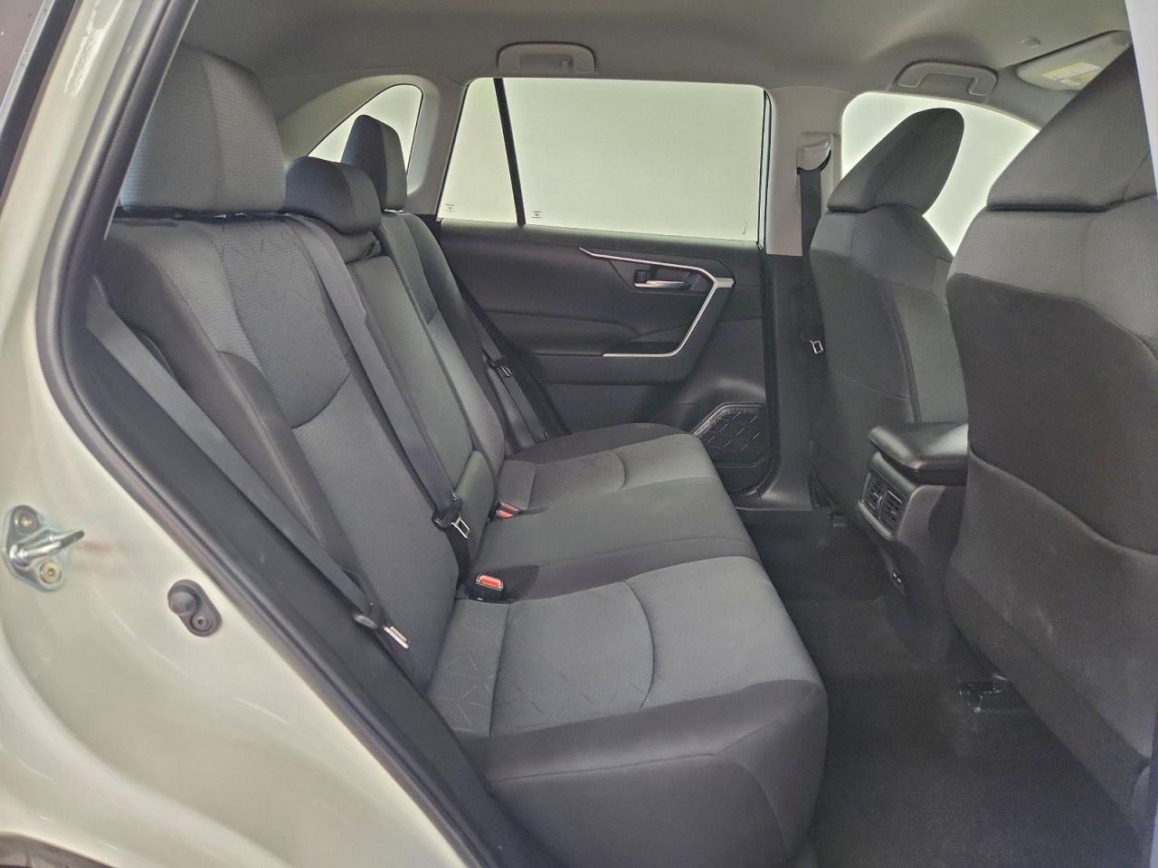 2025 TOYOTA RAV4 XLE photo 11
