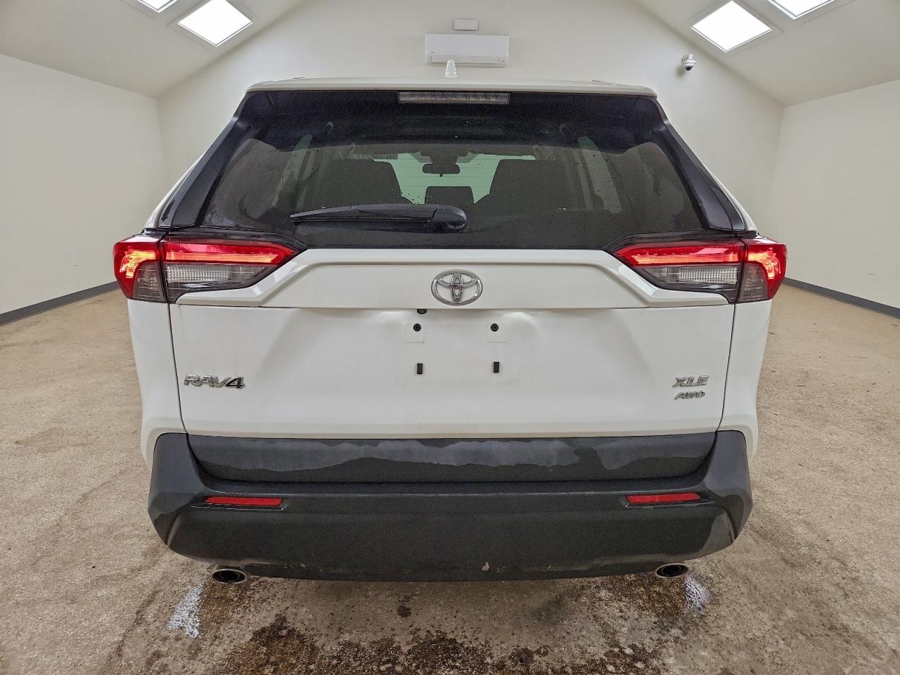 2025 TOYOTA RAV4 XLE photo 6