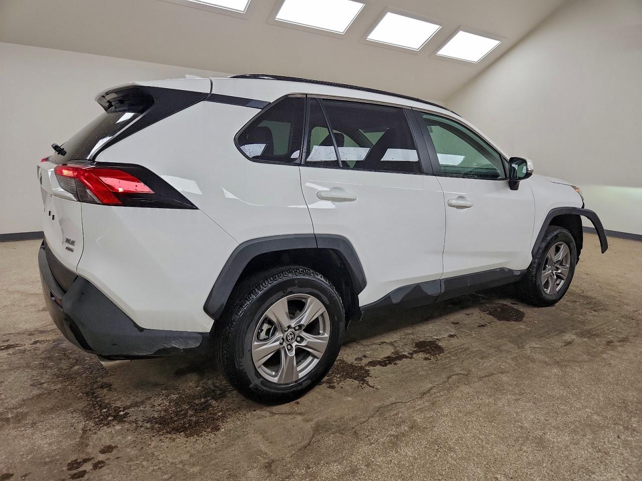 2025 TOYOTA RAV4 XLE photo 3