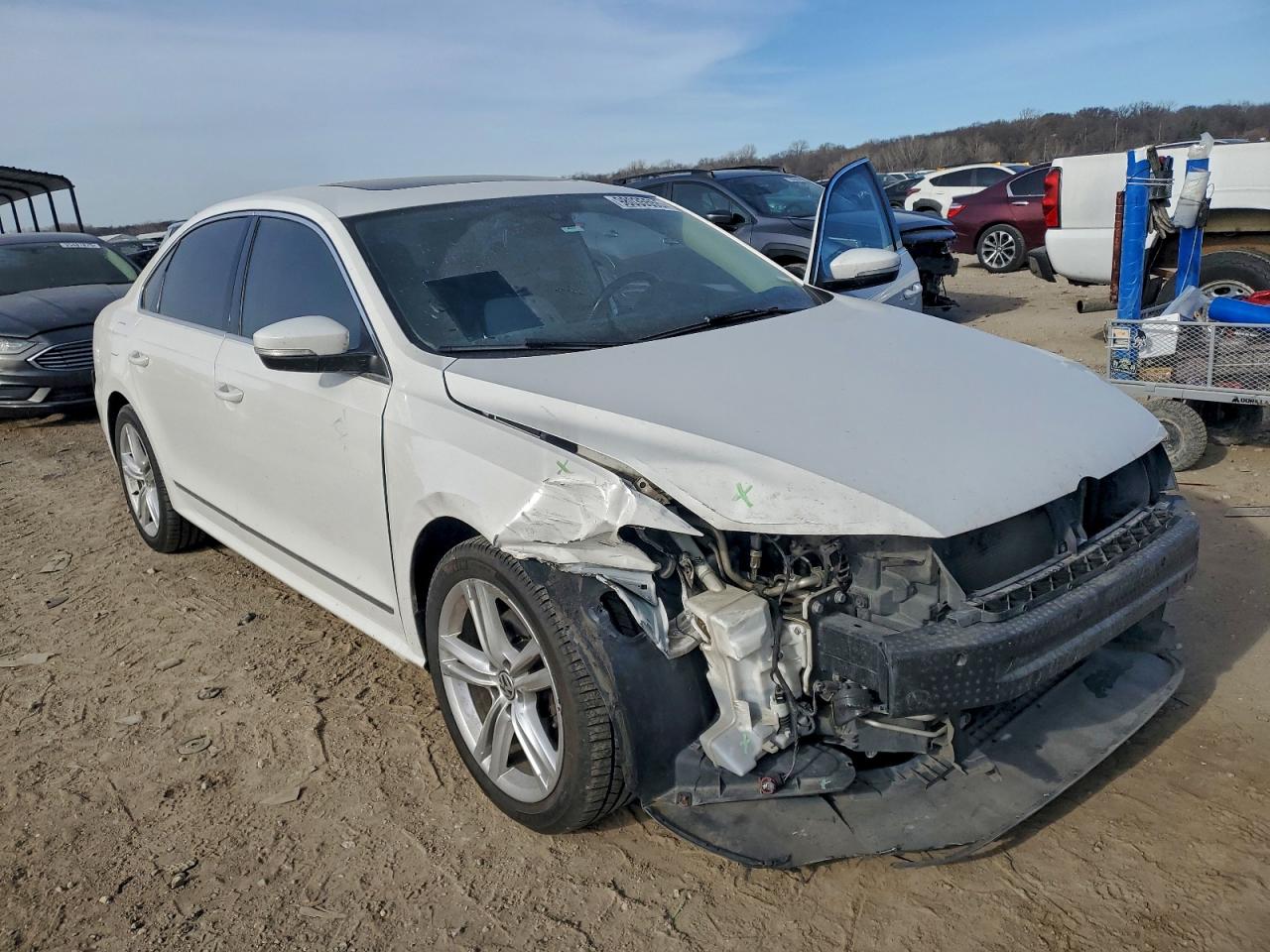 2015 VOLKSWAGEN PASSAT SE photo 4