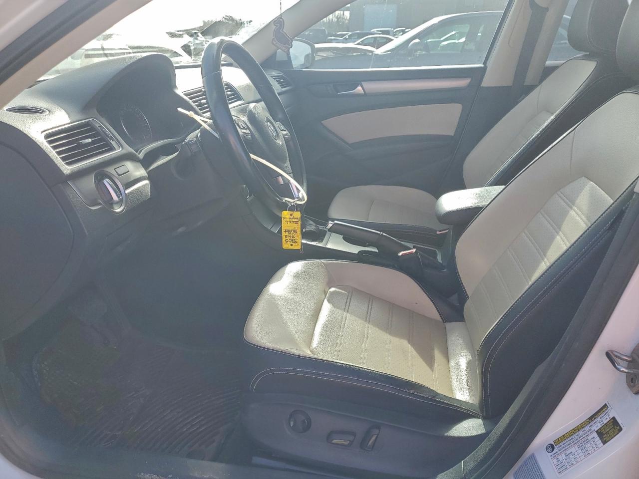 2015 VOLKSWAGEN PASSAT SE photo 7