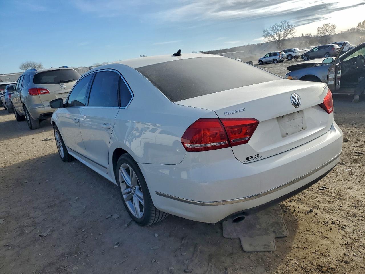 2015 VOLKSWAGEN PASSAT SE photo 2