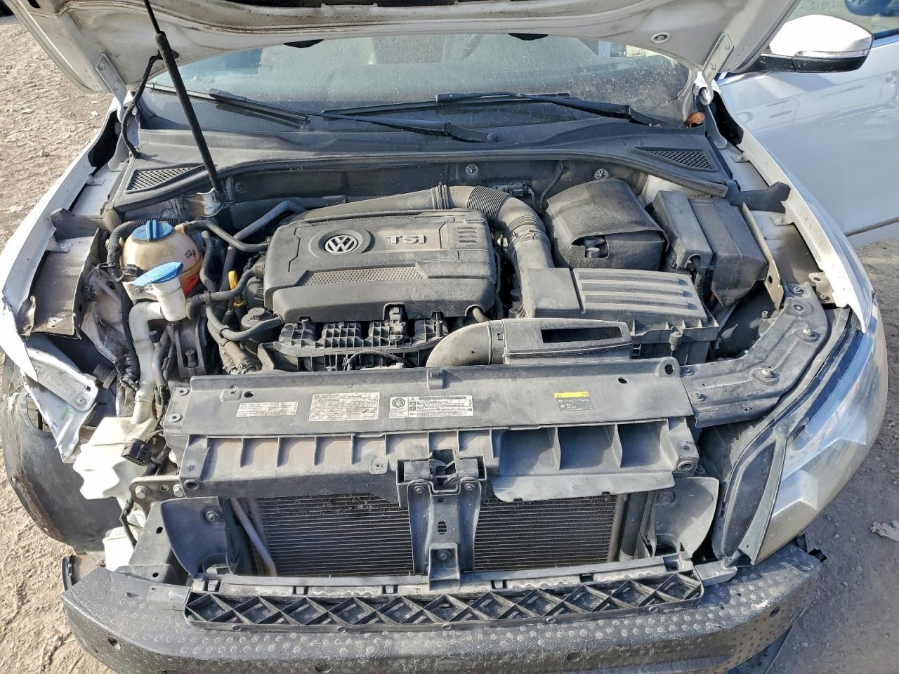 2015 VOLKSWAGEN PASSAT SE photo 11