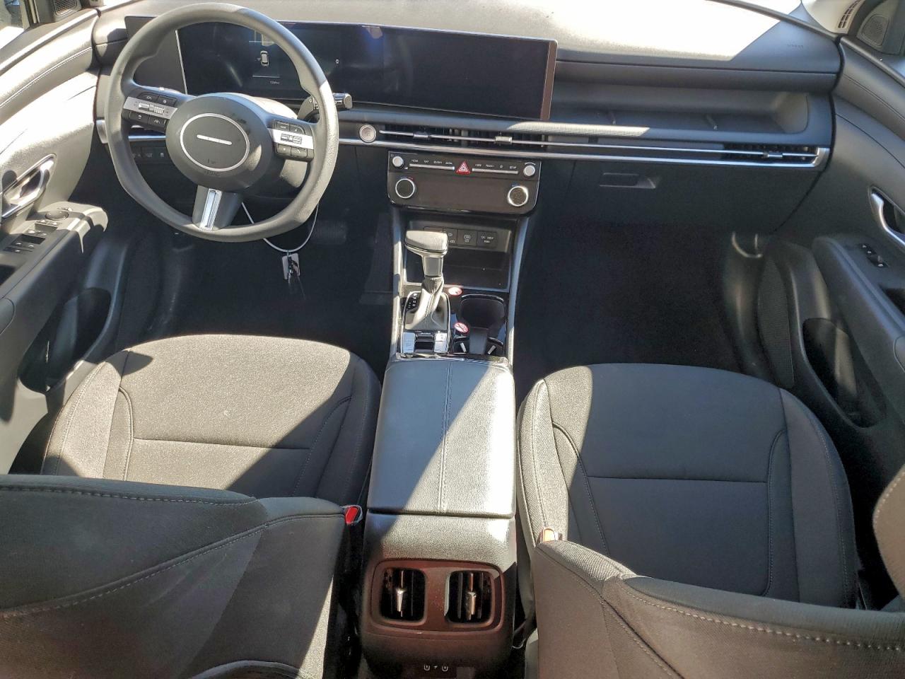 2026 HYUNDAI TUCSON SEL photo 8