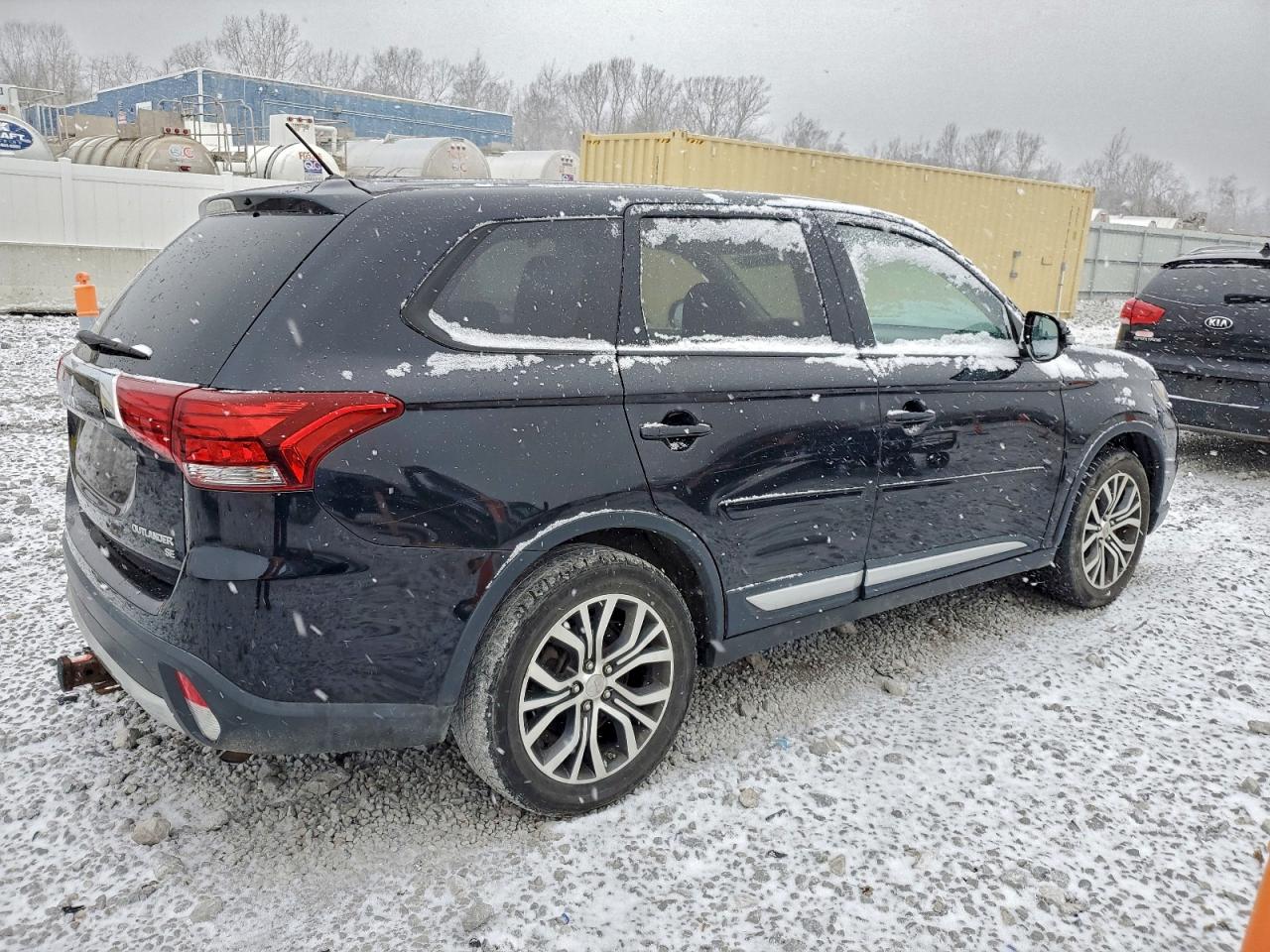 2016 MITSUBISHI OUTLANDER SE photo 3