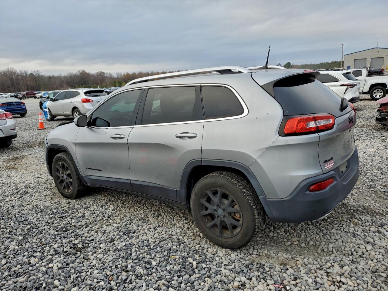 2017 JEEP CHEROKEE LATITUDE photo 3