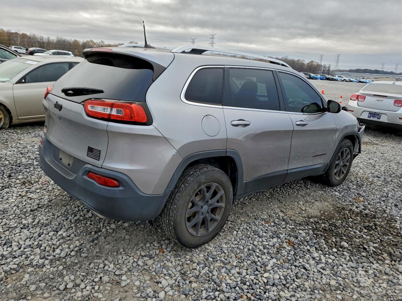 2017 JEEP CHEROKEE LATITUDE photo 5