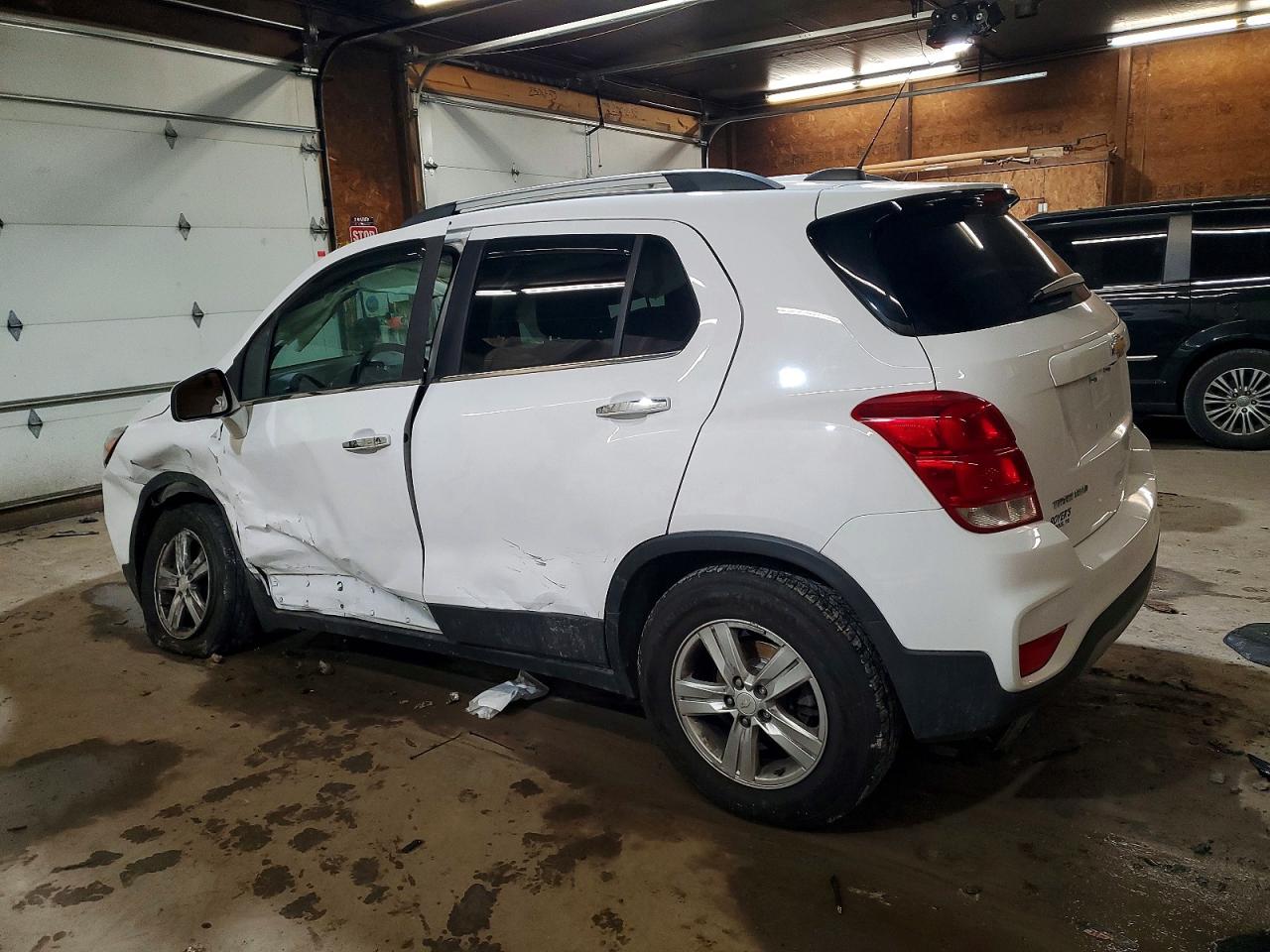 2020 CHEVROLET TRAX 1LT photo 2
