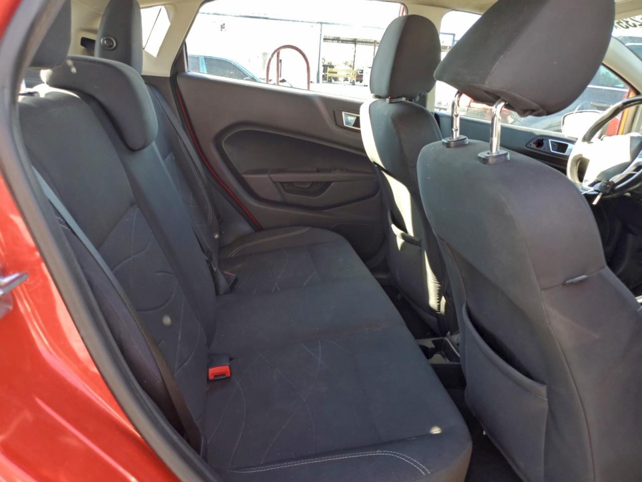 2015 FORD FIESTA SE photo 19