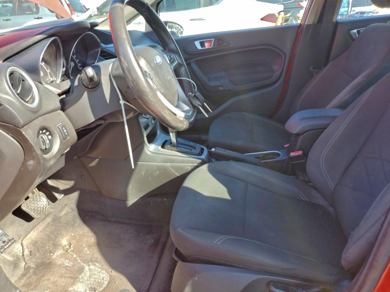 2015 FORD FIESTA SE photo 13