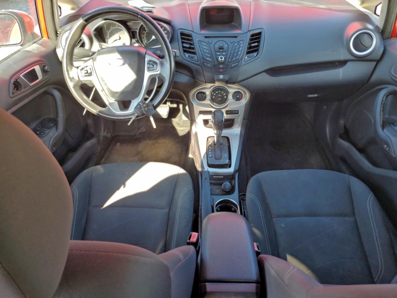 2015 FORD FIESTA SE photo 15