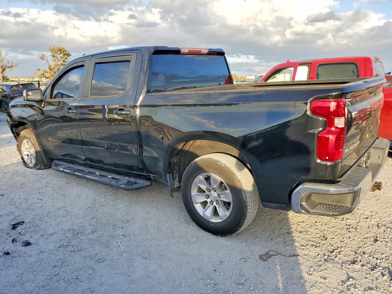 2019 CHEVROLET SILVERADO C1500 LT photo 2