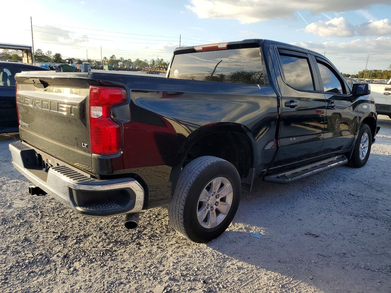 2019 CHEVROLET SILVERADO C1500 LT photo 3