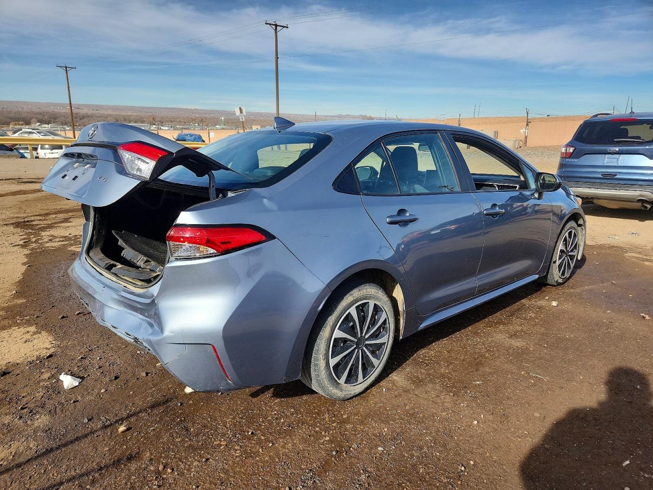 2021 TOYOTA COROLLA LE photo 3