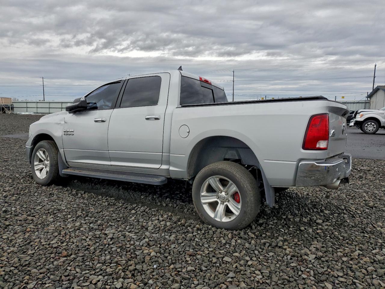 2014 RAM 1500 SLT photo 2