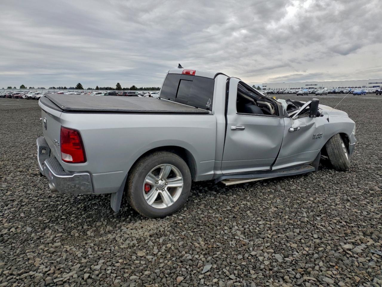 2014 RAM 1500 SLT photo 3