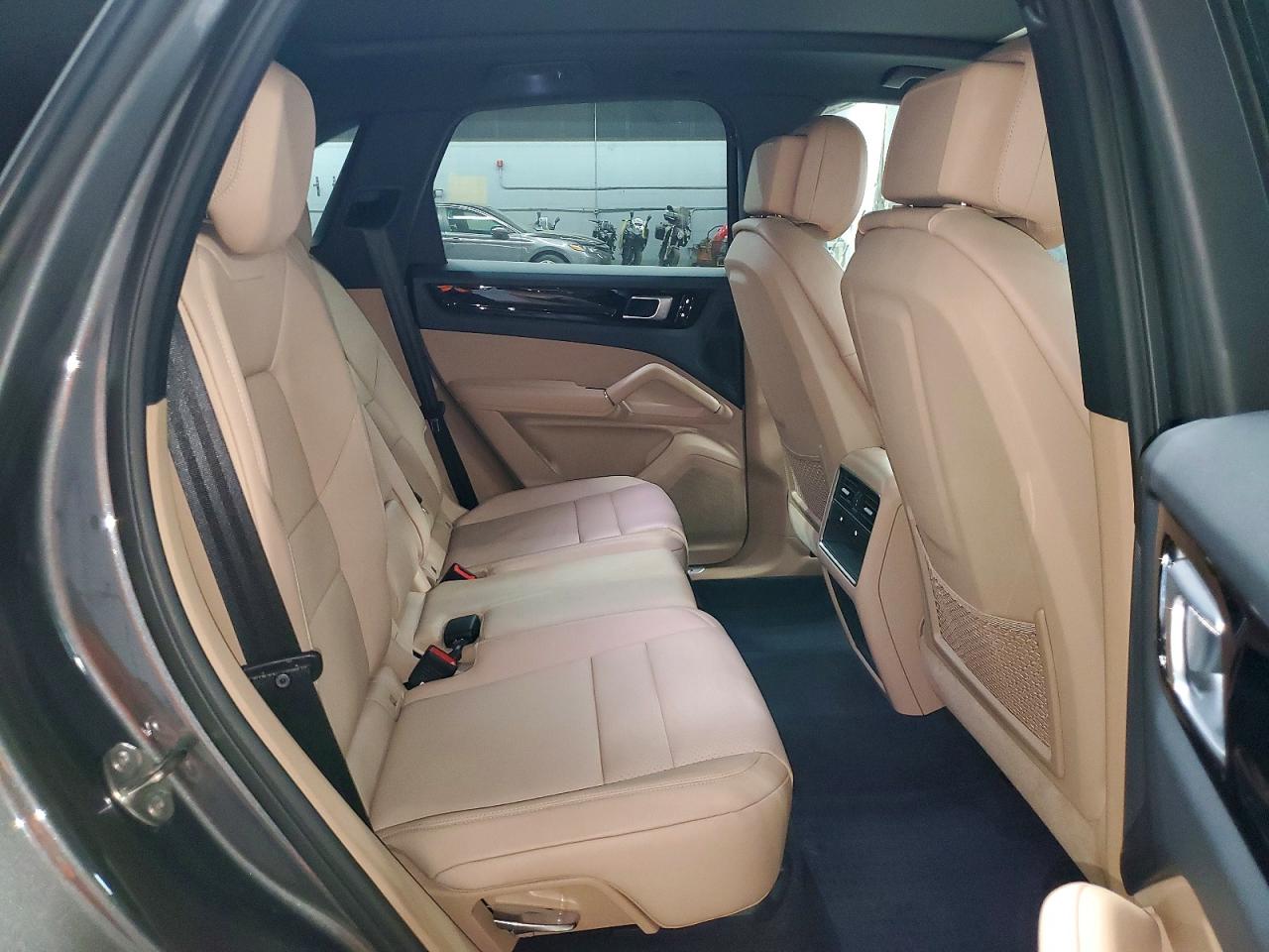 2019 PORSCHE CAYENNE photo 11