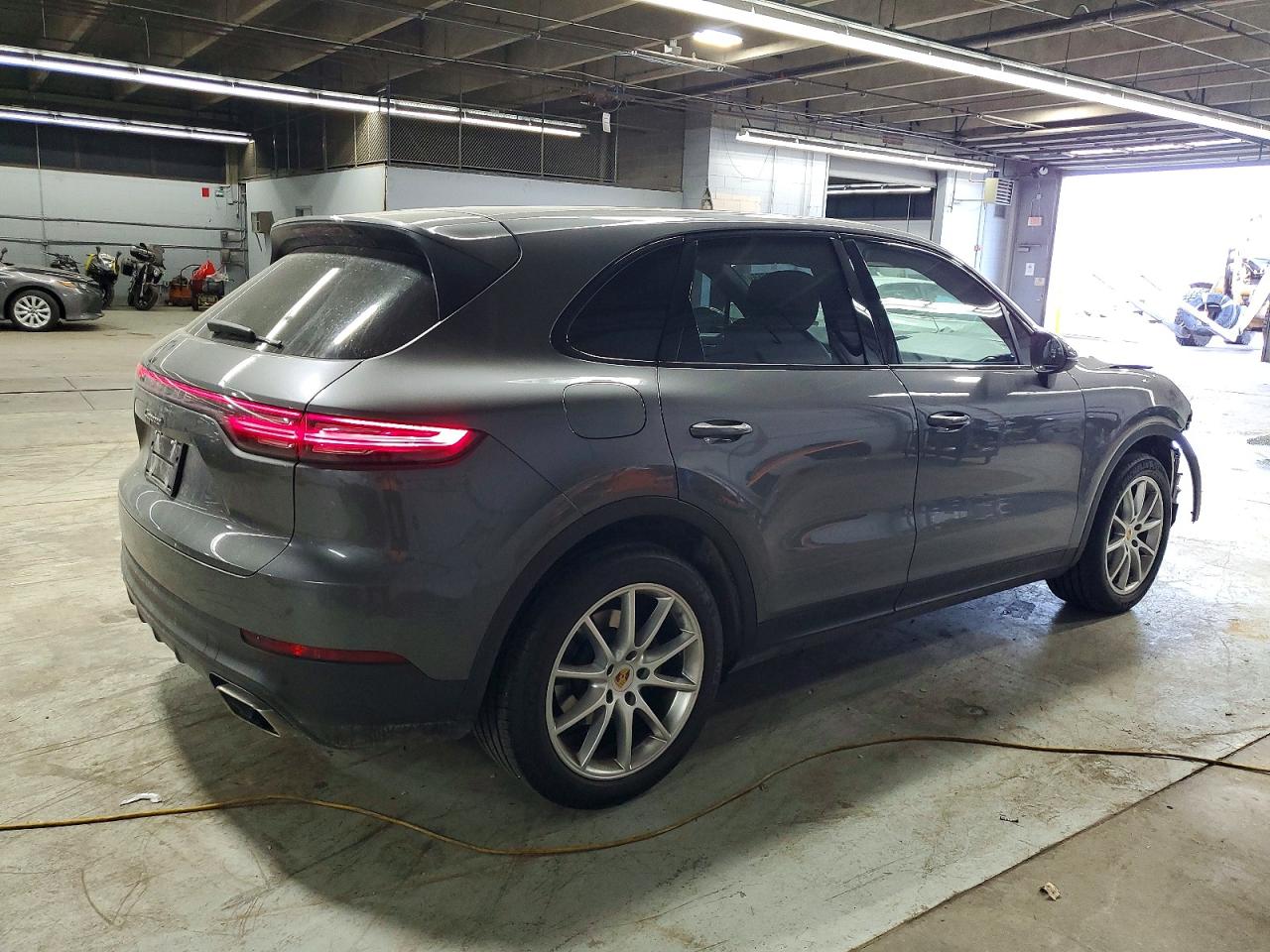 2019 PORSCHE CAYENNE photo 3