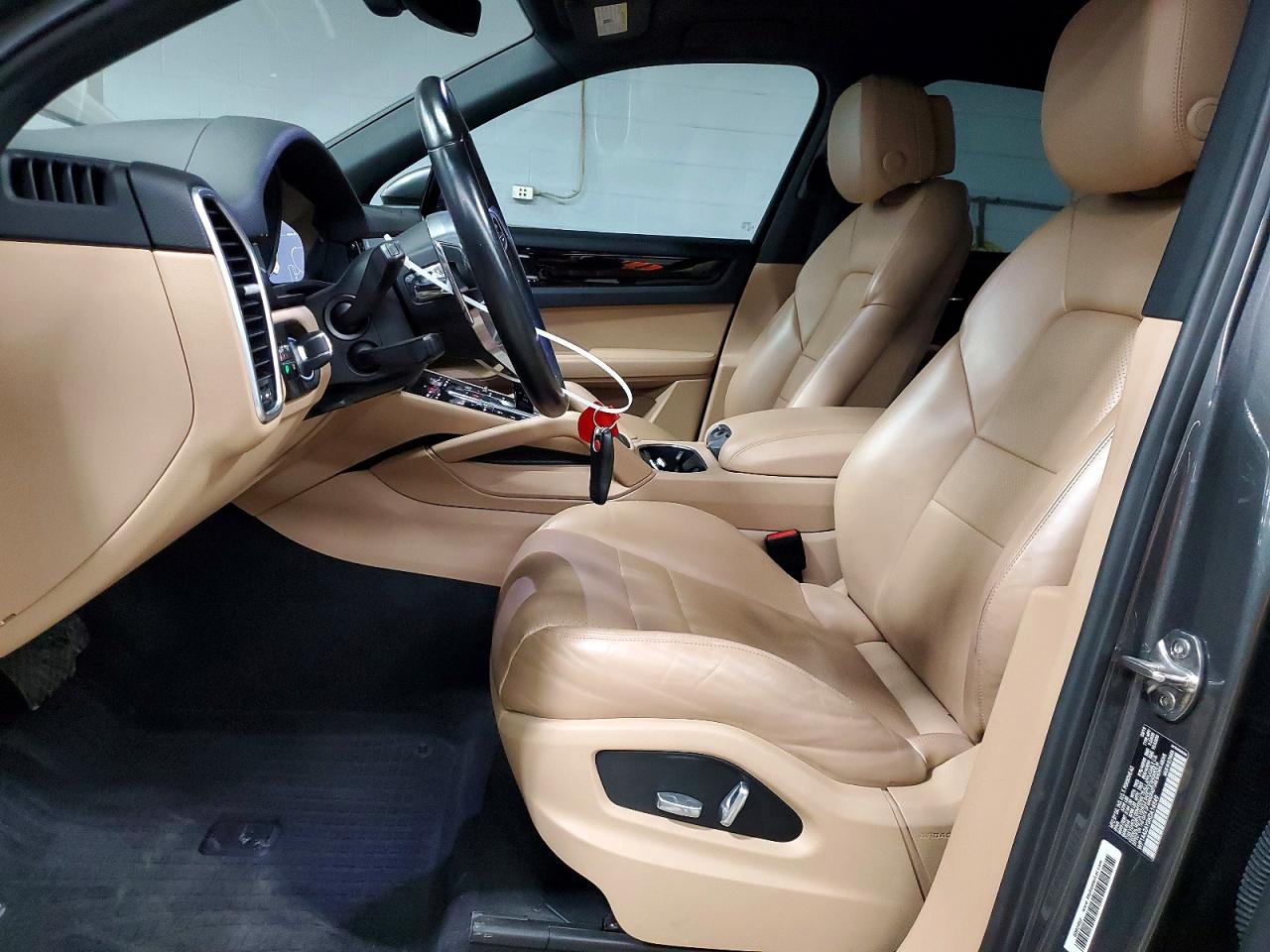 2019 PORSCHE CAYENNE photo 7