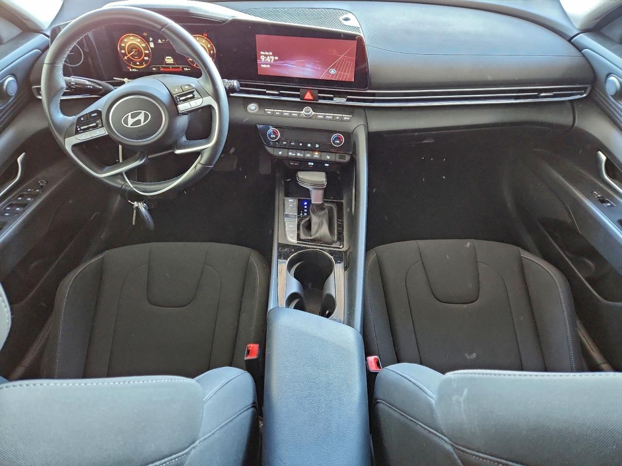 2025 HYUNDAI ELANTRA SEL photo 8