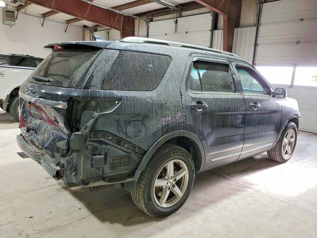 2017 FORD EXPLORER XLT photo 3