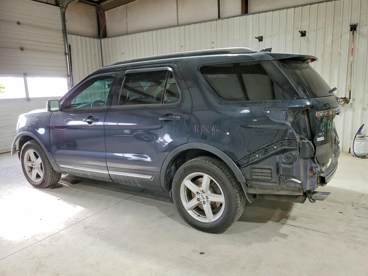 2017 FORD EXPLORER XLT photo 2