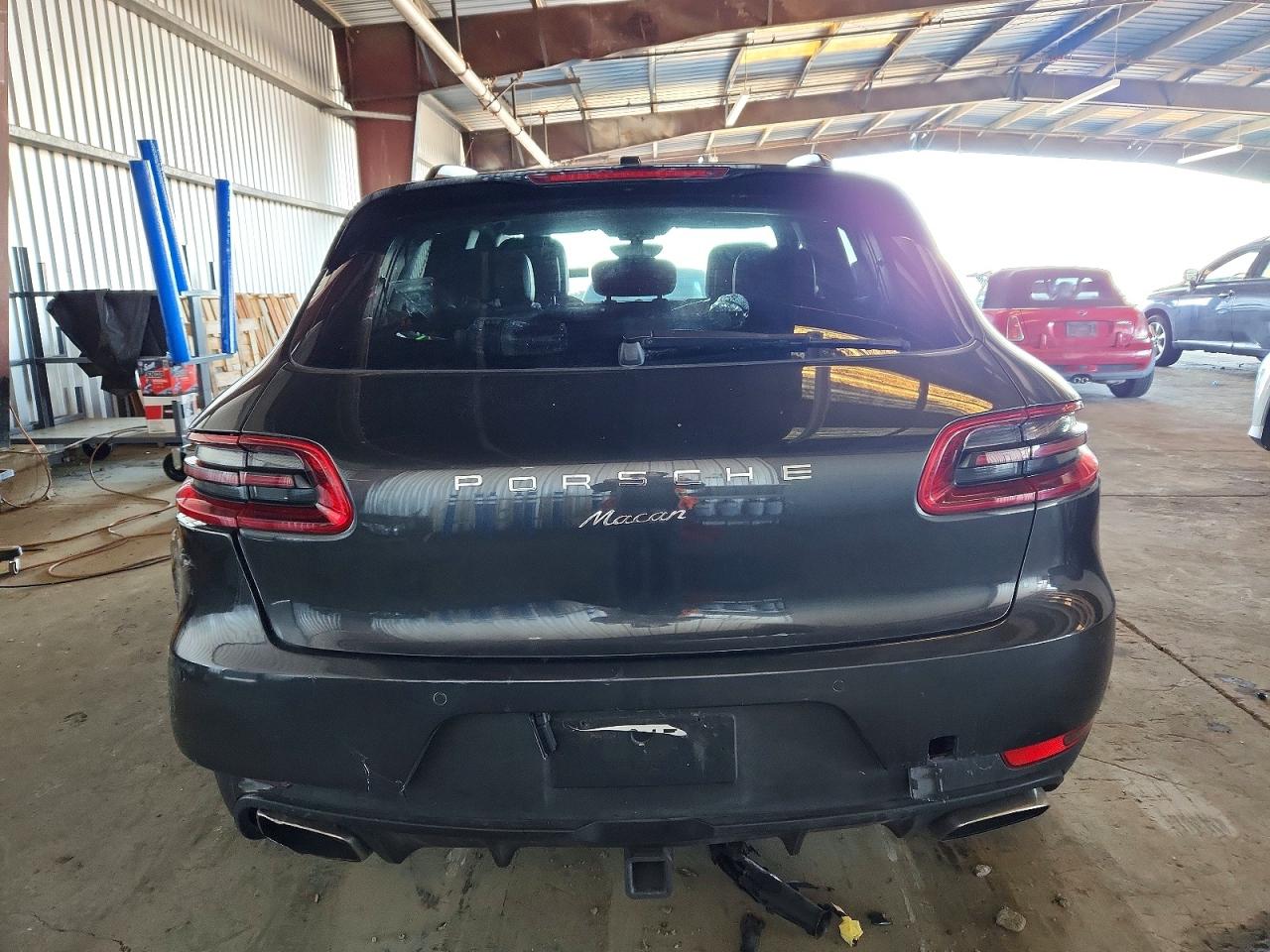 2017 PORSCHE MACAN photo 6