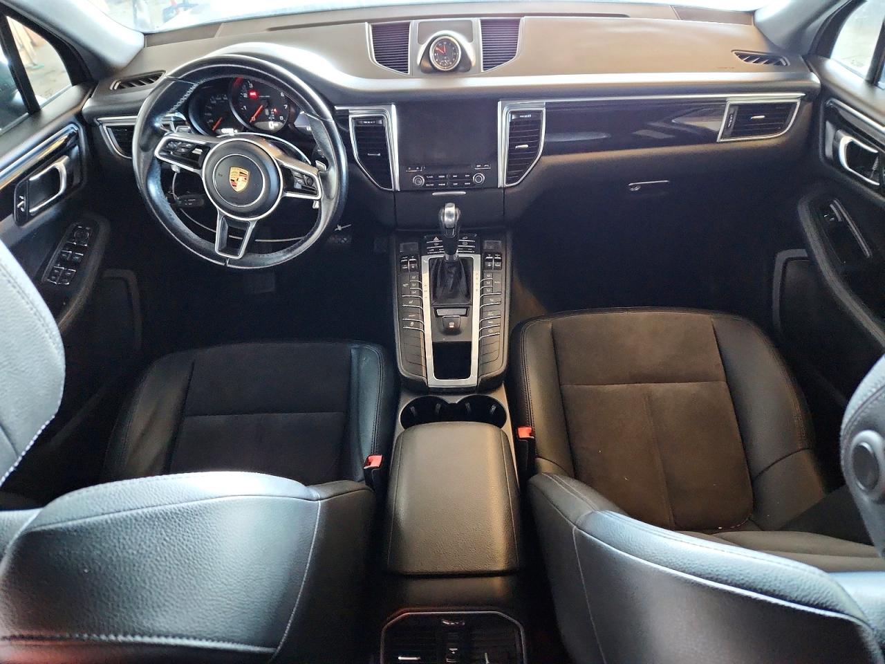 2017 PORSCHE MACAN photo 8