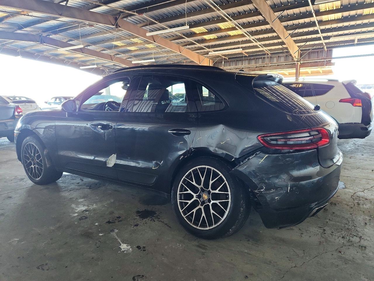 2017 PORSCHE MACAN photo 2