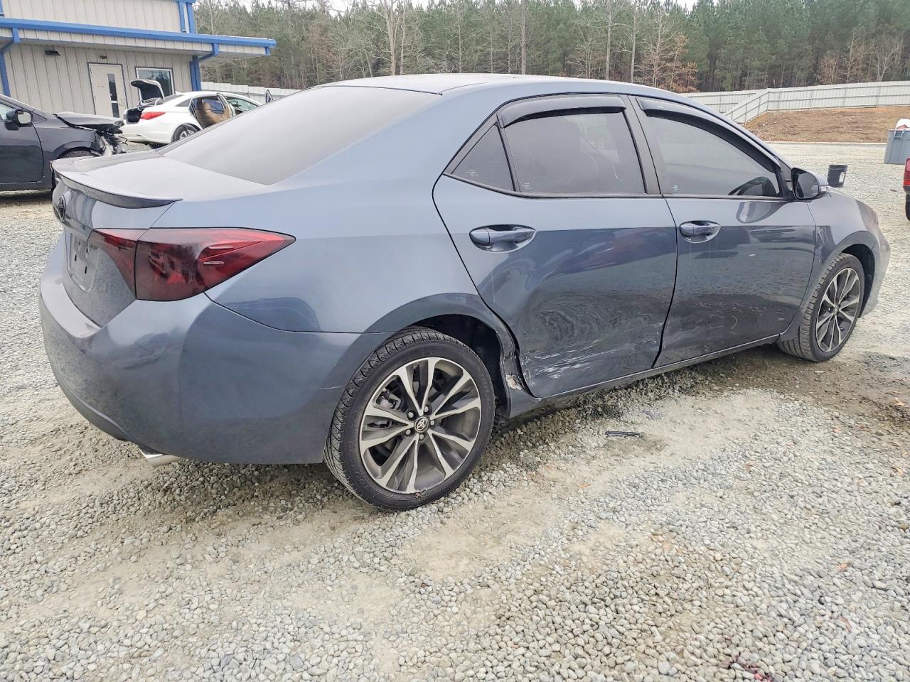 2017 TOYOTA COROLLA L photo 3