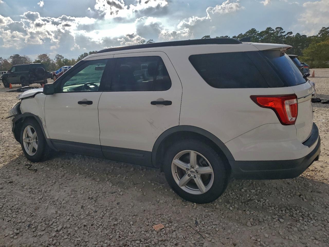2018 FORD EXPLORER photo 2