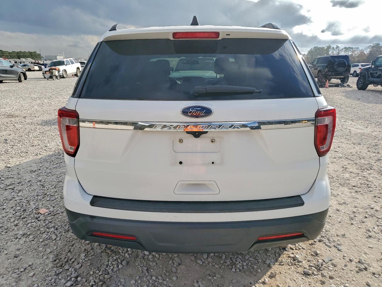 2018 FORD EXPLORER photo 6