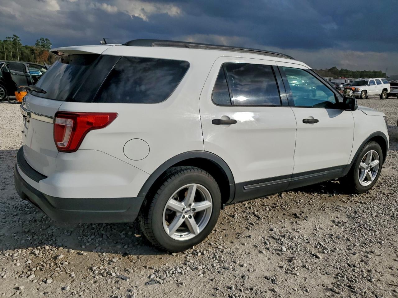 2018 FORD EXPLORER photo 3