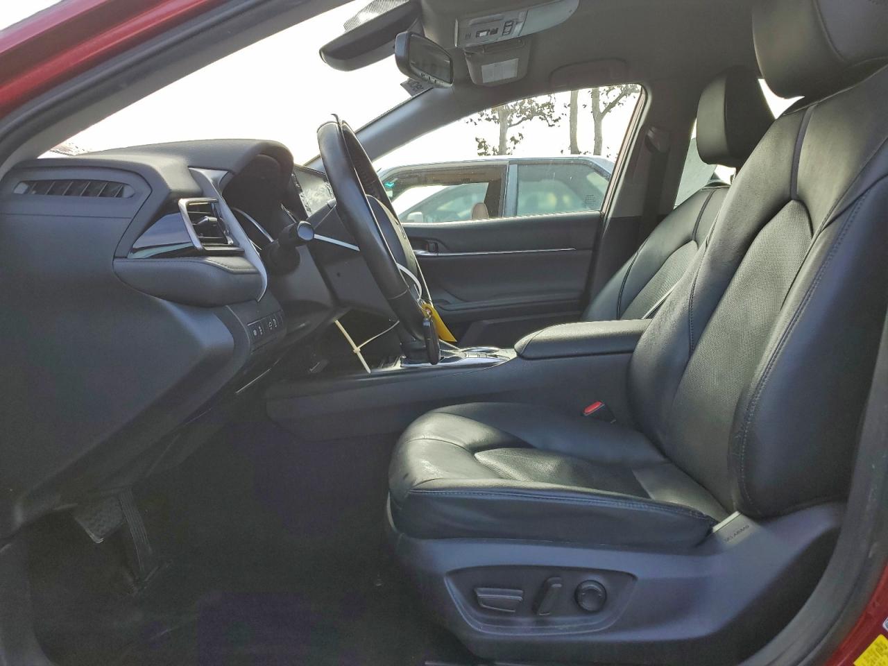 2021 TOYOTA CAMRY XLE photo 7