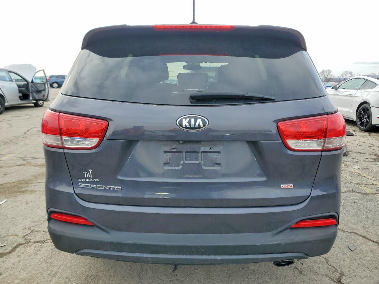 2017 KIA SORENTO LX photo 6