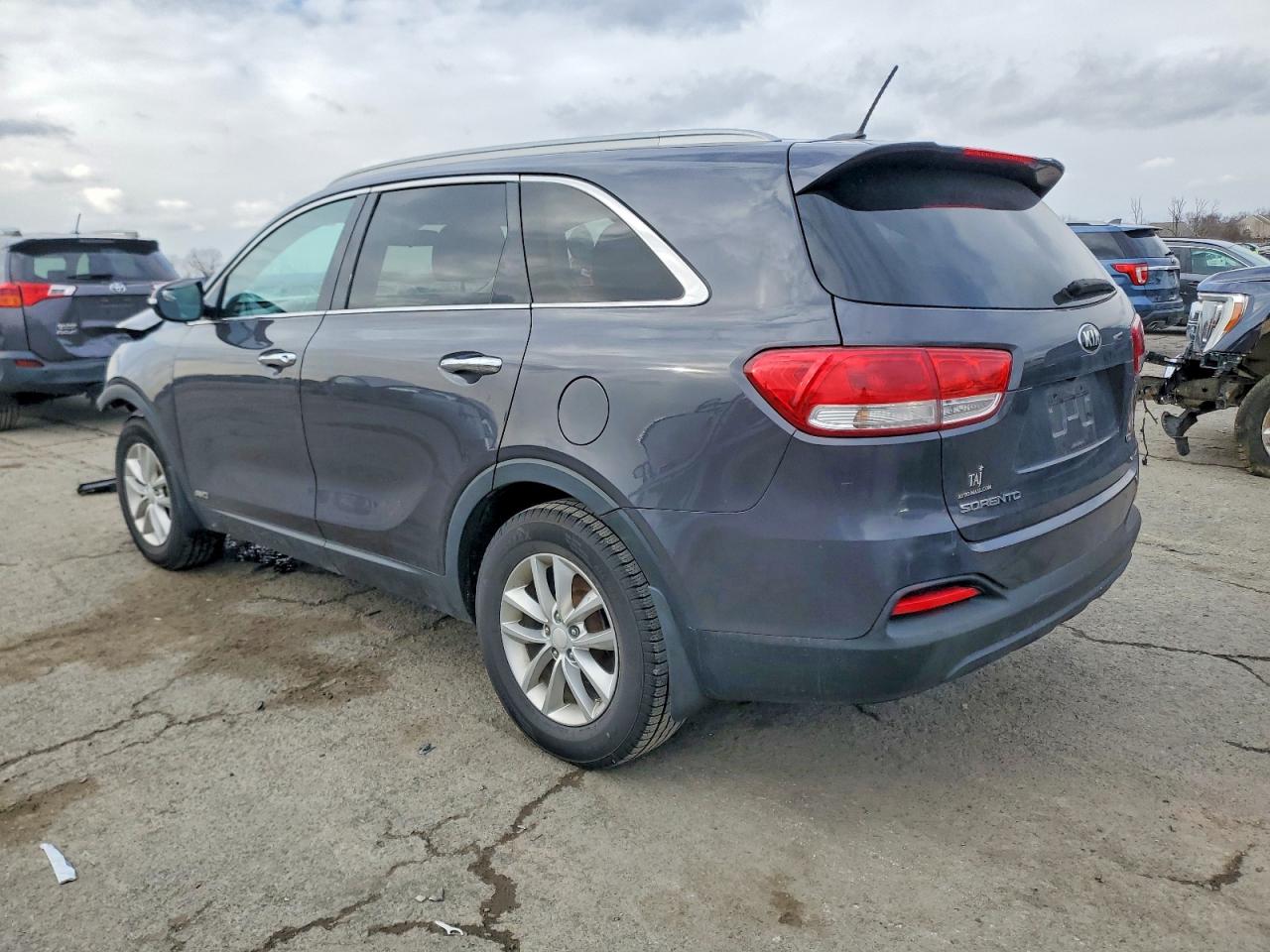 2017 KIA SORENTO LX photo 2