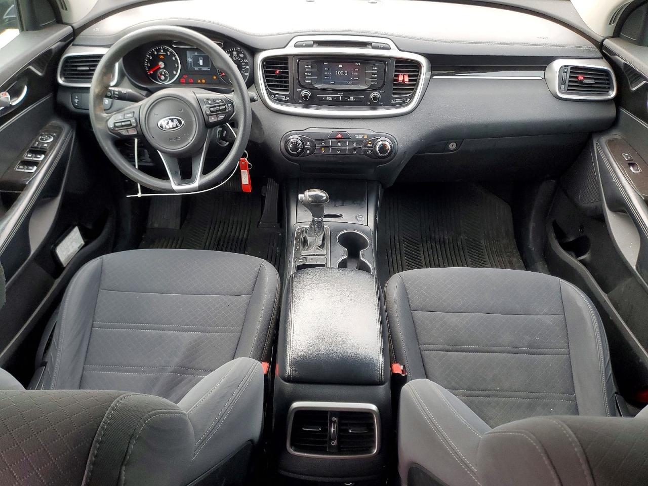 2017 KIA SORENTO LX photo 8