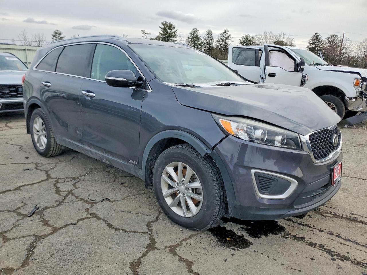 2017 KIA SORENTO LX photo 4