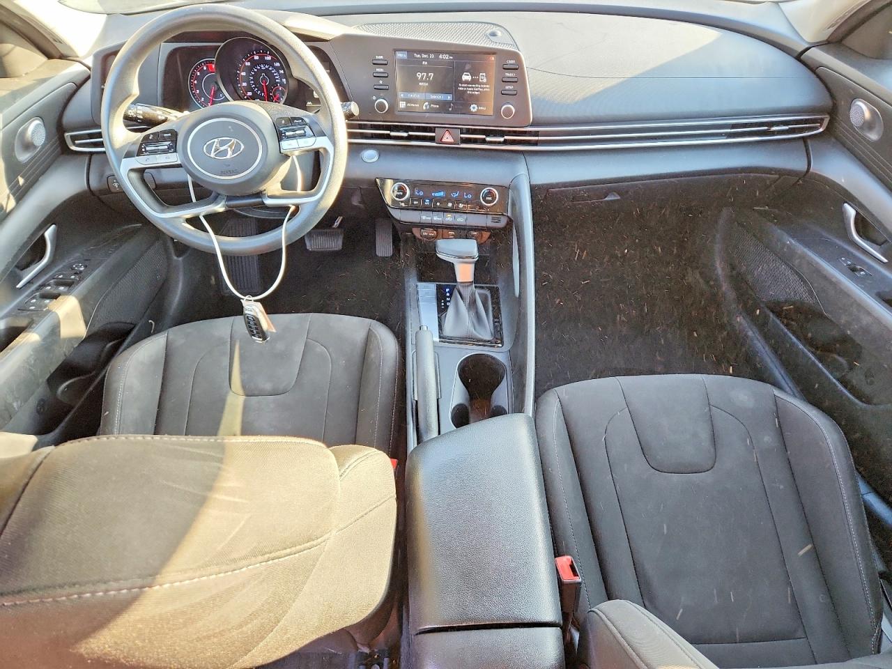 2022 HYUNDAI ELANTRA SEL photo 22