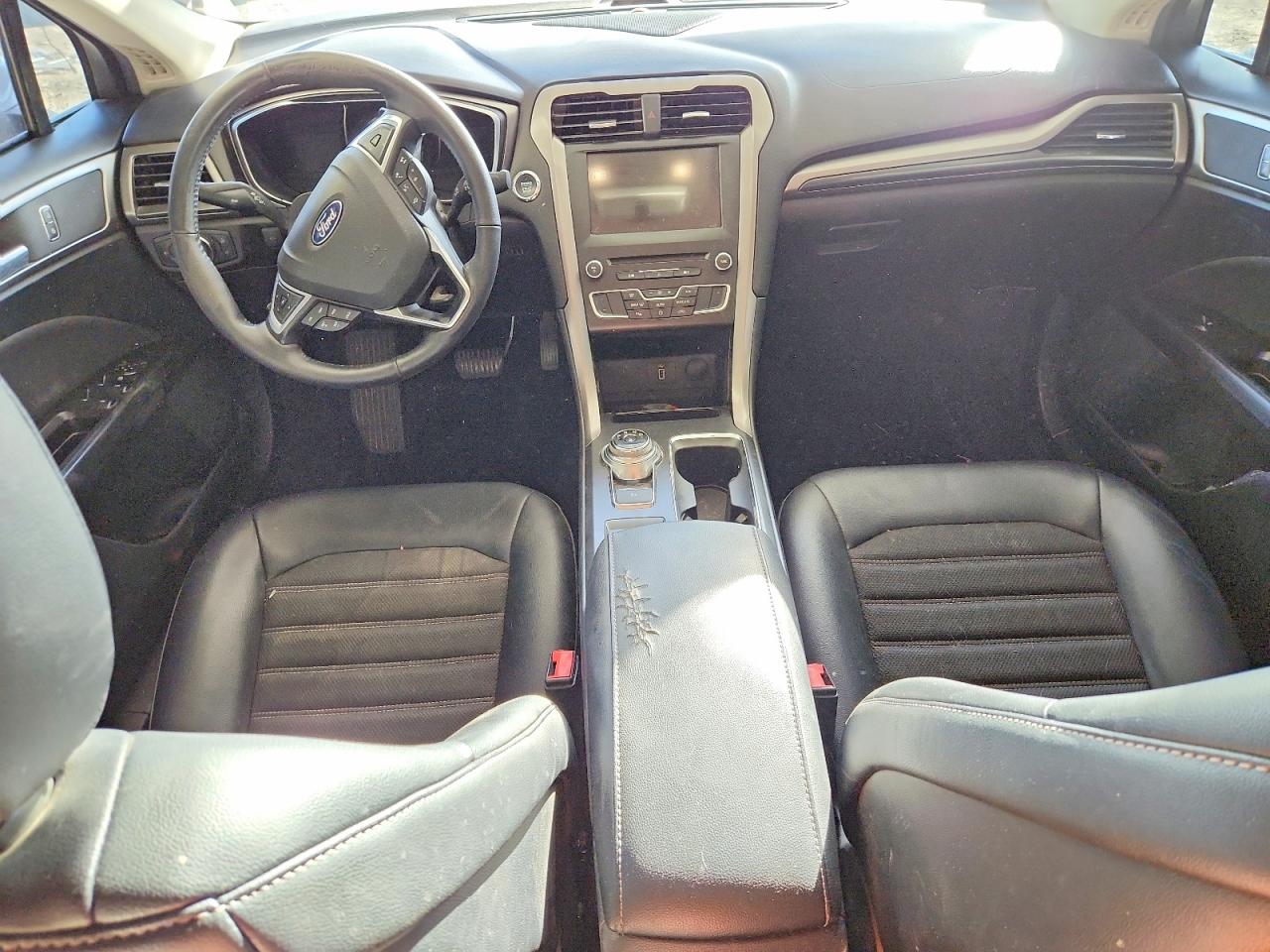 2017 FORD FUSION SE photo 8