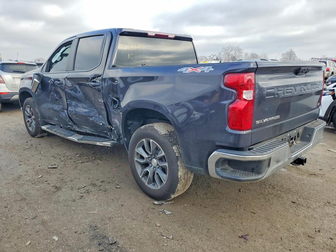 2023 CHEVROLET SILVERADO K1500 LT-L photo 3