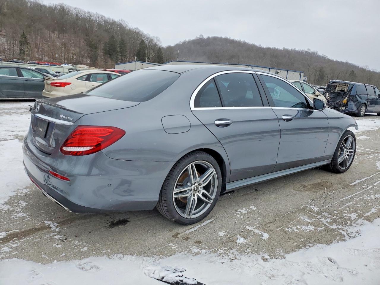 2018 MERCEDES-BENZ E 300 4MATIC photo 3