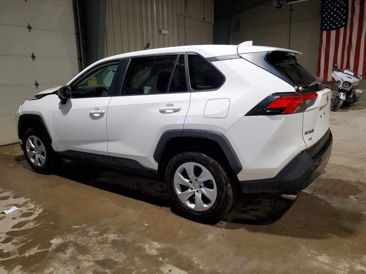2024 TOYOTA RAV4 LE photo 3