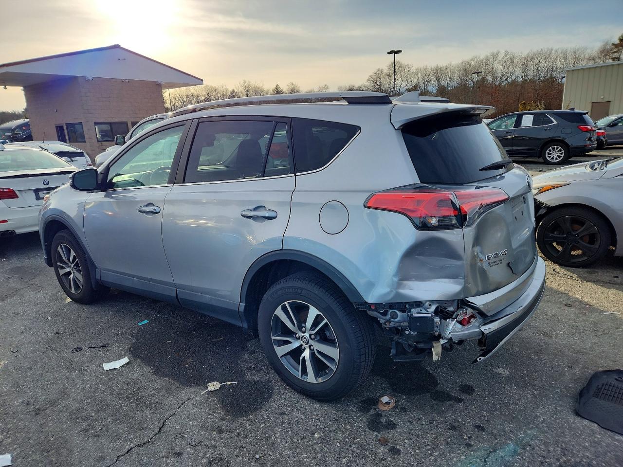 2017 TOYOTA RAV4 XLE photo 2