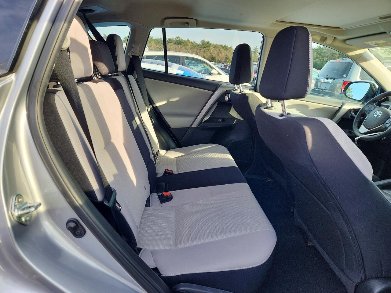 2017 TOYOTA RAV4 XLE photo 11